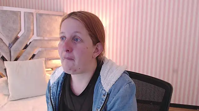 ViioletaMora online show from February 4, 2025, 7:00 pm