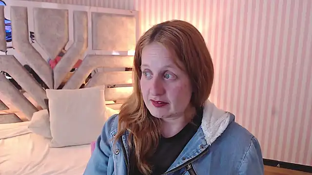 ViioletaMora online show from February 5, 2025, 1:04 am