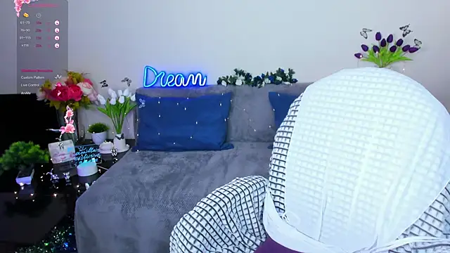 Snapshot of Camilla__one__ chatting on March 13, 2025, 7:53 am Camilla one online show from March 13, 2025, 7:53 am