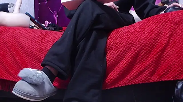 AyshaScott online show from October 25, 2025, 12:45 pm