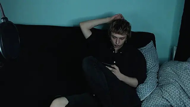 axxxturel online show from January 25, 2025, 9:04 pm