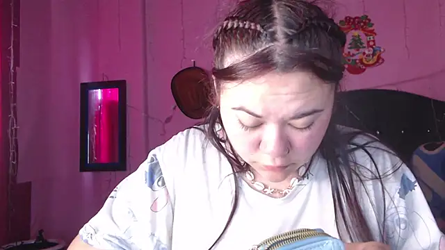 NikkiRous  online show from December 4, 2025, 1:31 pm