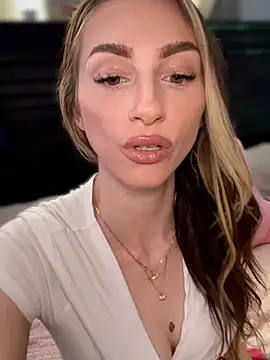 BrattyBae xo online show from July 10, 2026, 6:21 pm