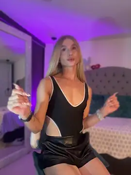 Snapshot of miaromanove_ss chatting on May 20, 2026, 3:24 am miaromanove ss online show from May 20, 2026, 3:24 am
