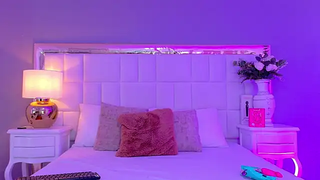 KateVenegas online show from October 14, 2025, 7:58 pm