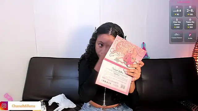 ChanelMillers  online show from January 31, 2025, 6:14 pm