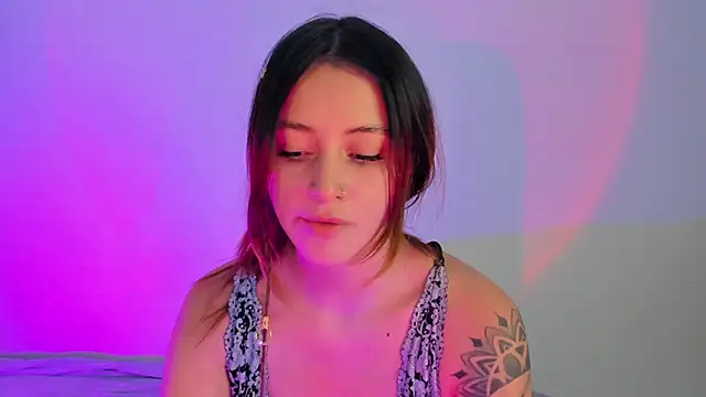 annie mora online show from November 25, 2025, 2:11 am