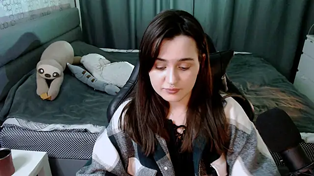 Snapshot of KiraYammy chatting on February 14, 2025, 5:57 pm KiraYammy online show from February 14, 2025, 5:57 pm