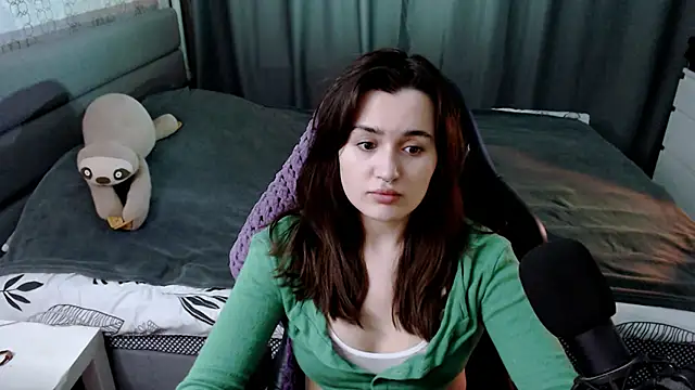 Snapshot of KiraYammy chatting on March 7, 2025, 10:32 pm KiraYammy online show from March 7, 2025, 10:32 pm