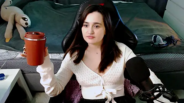 Snapshot of KiraYammy chatting on March 10, 2025, 1:45 am KiraYammy online show from March 10, 2025, 1:45 am