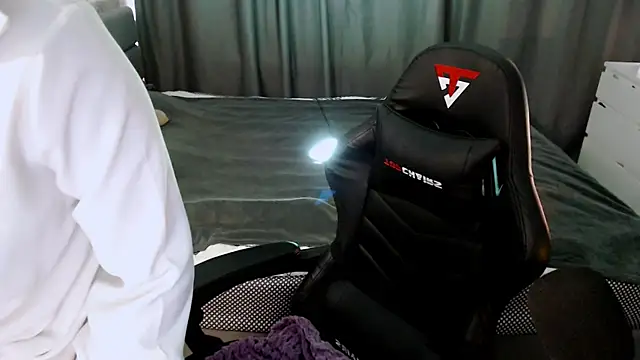 Snapshot of KiraYammy chatting on March 16, 2025, 2:55 pm KiraYammy online show from March 16, 2025, 2:55 pm