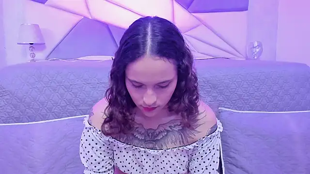 AnnyThompson  online show from December 4, 2024, 9:46 pm