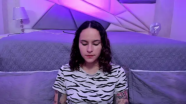 AnnyThompson  online show from January 8, 2025, 11:30 pm