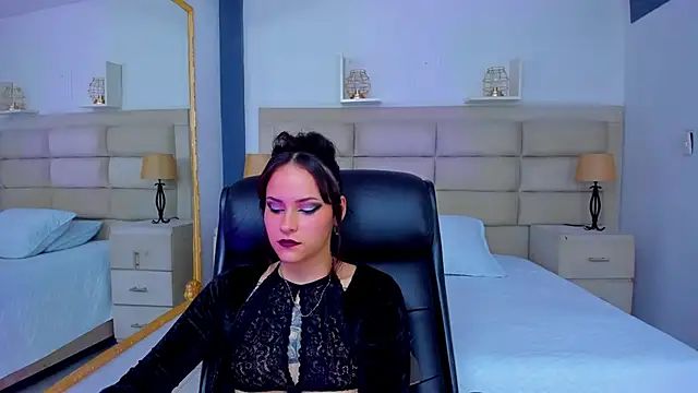 AnnyThompson  online show from November 6, 2025, 9:05 pm