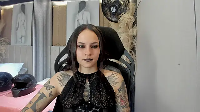 AnnyThompson  online show from April 3, 2026, 10:19 pm