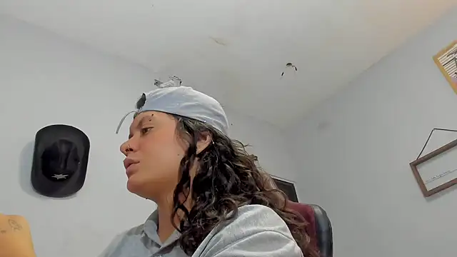 snowflake xxx online show from September 30, 2025, 3:55 am