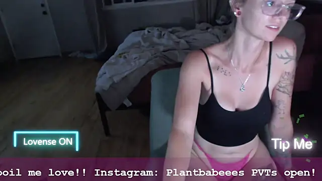Snapshot of Plantbabeee chatting on July 13, 2026, 4:26 am Plantbabeee online show from July 13, 2026, 4:26 am
