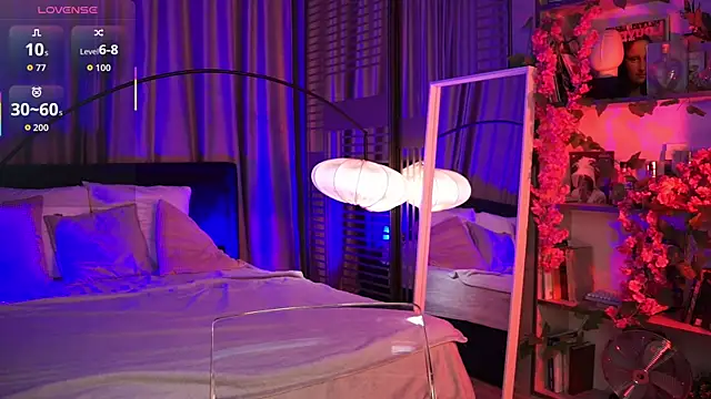 LunaNight online show from October 14, 2025, 9:15 pm