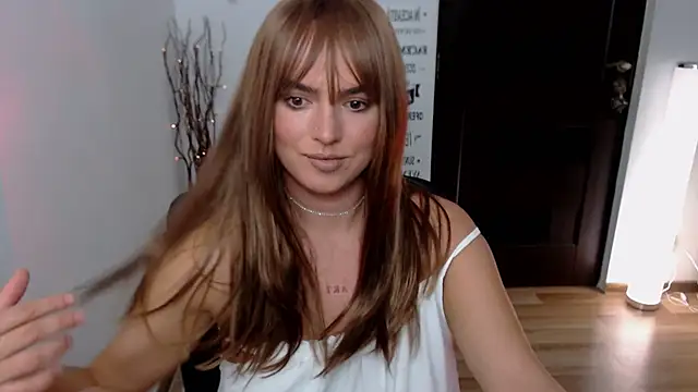 ChloeJewel1 online show from November 25, 2025, 1:11 pm