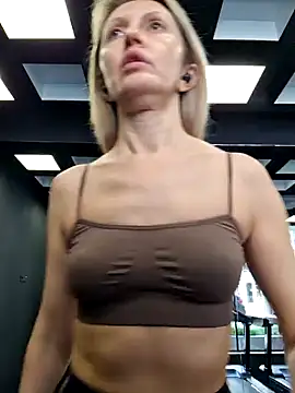 Miss    Mia  online show from February 1, 2025, 12:16 pm