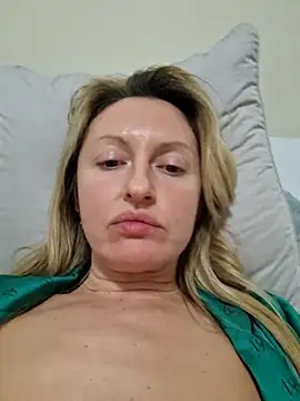 Miss    Mia  online show from December 14, 2025, 7:29 pm