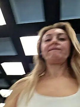 Miss    Mia  online show from January 14, 2026, 11:27 am