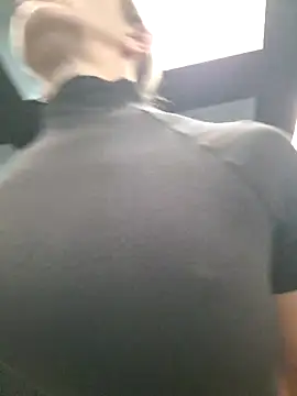 Miss    Mia  online show from April 21, 2026, 8:09 am