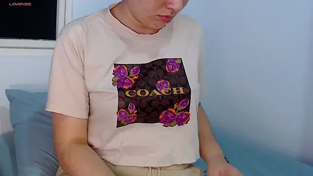 sofi-rojas1 online show from November 30, 2025, 11:20 pm