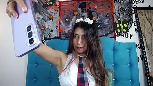 sweet skylove  online show from October 19, 2025, 2:50 pm