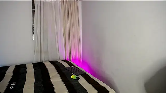 Snapshot of Pinkandyellowpokemon chatting on February 24, 2025, 11:19 pm Pinkandyellowpokemon online show from February 24, 2025, 11:19 pm