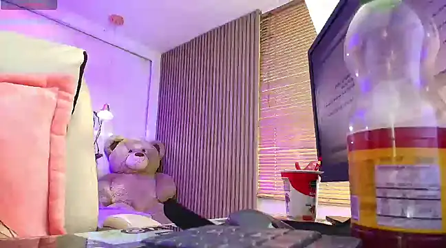 Silvana monroe online show from February 3, 2025, 4:31 pm