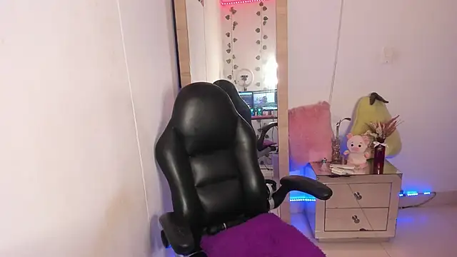 hellensexy online show from March 8, 2025, 12:00 am