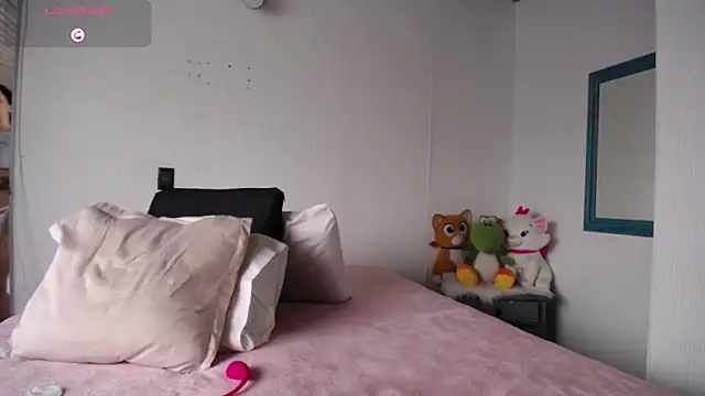 Snapshot of _Lalaa chatting on October 9, 2025, 9:02 pm Lalaa online show from October 9, 2025, 9:02 pm