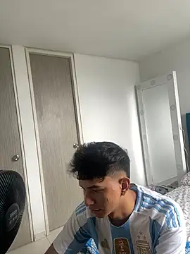 Leonarrrd 01 online show from February 27, 2025, 5:47 pm