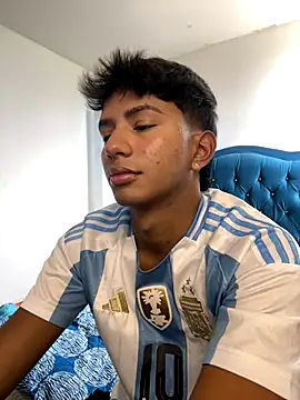 Leonarrrd 01 online show from October 2, 2025, 8:16 pm