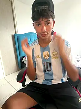 Leonarrrd 01 online show from December 17, 2025, 8:15 pm