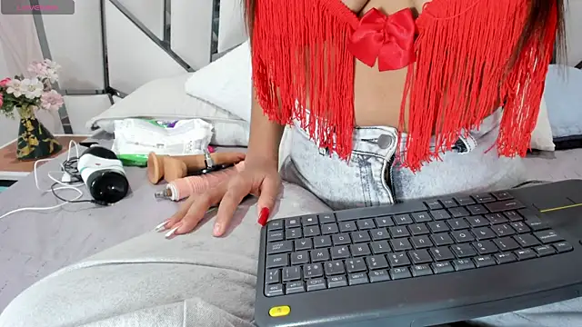  aurora18  online show from September 27, 2025, 3:11 am