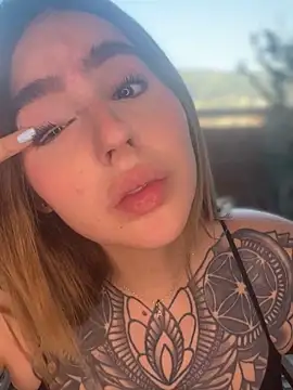 Snapshot of ValerieHilton chatting on January 23, 2025, 10:11 pm ValerieHilton online show from January 23, 2025, 10:11 pm