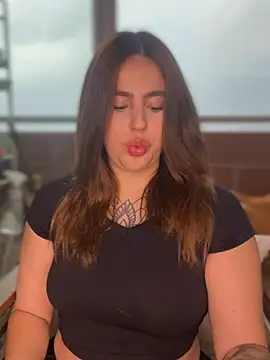 Snapshot of ValerieHilton chatting on February 4, 2025, 10:13 pm ValerieHilton online show from February 4, 2025, 10:13 pm