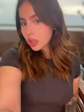 Snapshot of ValerieHilton chatting on February 7, 2025, 9:58 pm ValerieHilton online show from February 7, 2025, 9:58 pm