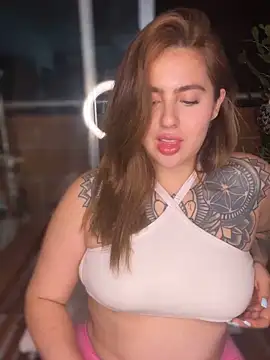 Snapshot of ValerieHilton chatting on February 12, 2025, 1:19 am ValerieHilton online show from February 12, 2025, 1:19 am