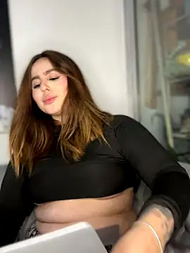 Snapshot of ValerieHilton chatting on October 19, 2025, 12:44 am ValerieHilton online show from October 19, 2025, 12:44 am