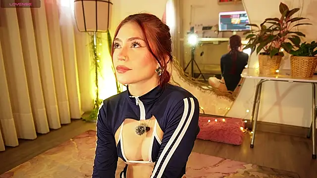 chloebritto online show from April 22, 2026, 1:56 pm