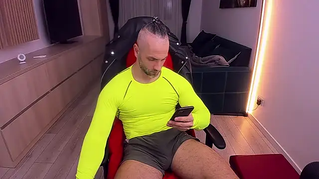 MarisMuscle online show from February 15, 2025, 7:17 pm