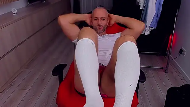 MarisMuscle online show from October 25, 2025, 6:46 pm