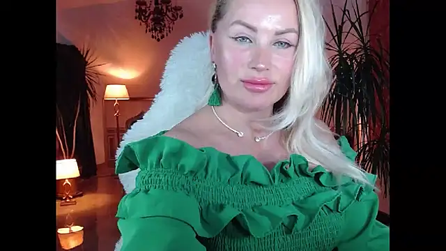 Snapshot of eyesangel22 chatting on December 4, 2024, 7:39 am eyesangel22 online show from December 4, 2024, 7:39 am