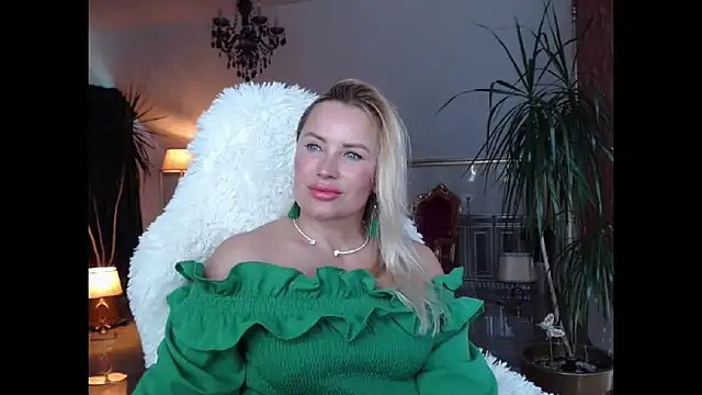 Snapshot of eyesangel22 chatting on December 7, 2024, 10:23 am eyesangel22 online show from December 7, 2024, 10:23 am