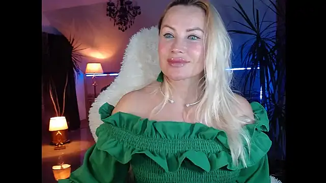 Snapshot of eyesangel22 chatting on December 13, 2024, 6:21 am eyesangel22 online show from December 13, 2024, 6:21 am