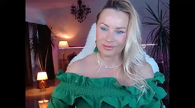 Snapshot of eyesangel22 chatting on December 15, 2024, 7:02 am eyesangel22 online show from December 15, 2024, 7:02 am
