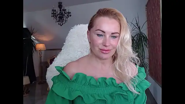 Snapshot of eyesangel22 chatting on December 30, 2024, 12:42 pm eyesangel22 online show from December 30, 2024, 12:42 pm